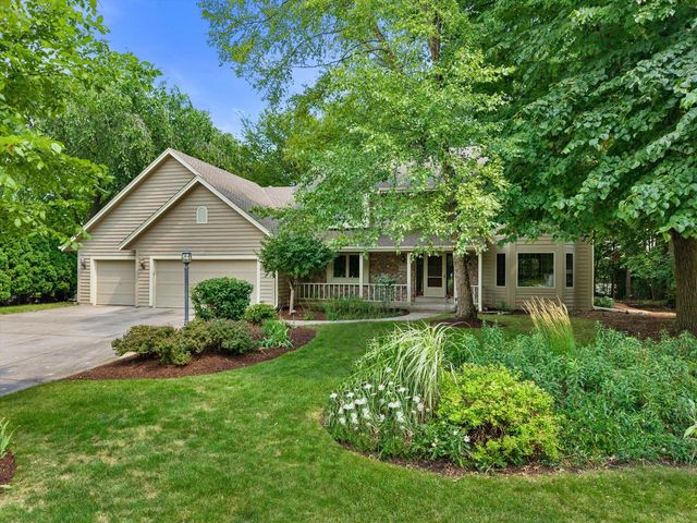 3450 S Sandalwood DRIVE, New Berlin, WI 53151