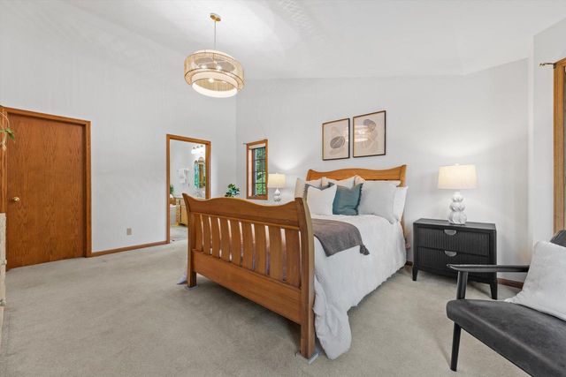 3450 S Sandalwood DRIVE, New Berlin, WI 53151