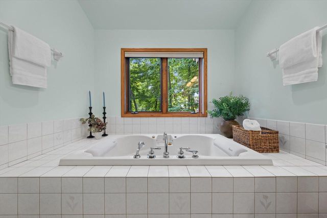 3450 S Sandalwood DRIVE, New Berlin, WI 53151