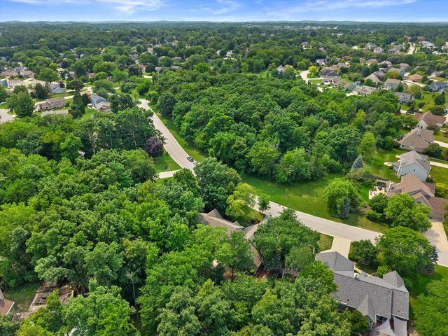 3450 S Sandalwood DRIVE, New Berlin, WI 53151