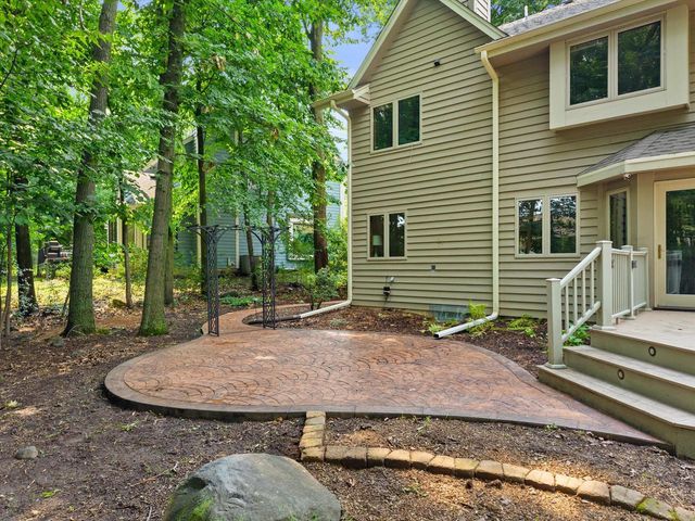 3450 S Sandalwood DRIVE, New Berlin, WI 53151