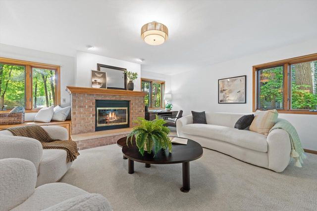 3450 S Sandalwood DRIVE, New Berlin, WI 53151