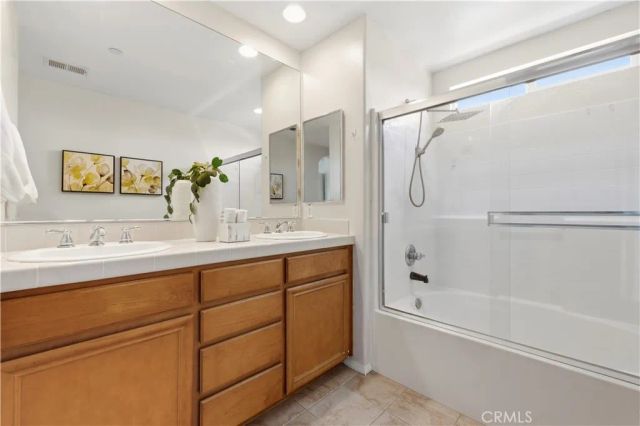 8541 Thunderbird, North Hills, CA 91343