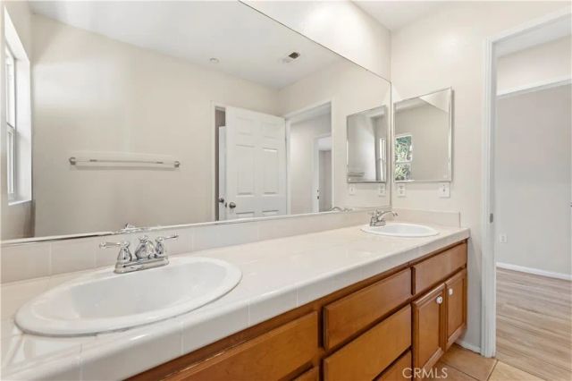 8541 Thunderbird, North Hills, CA 91343