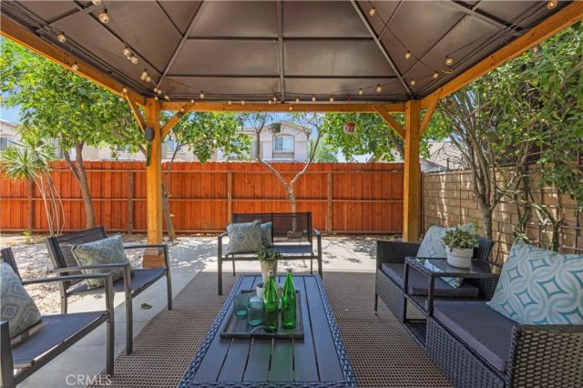 8541 Thunderbird, North Hills, CA 91343