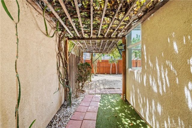 8541 Thunderbird, North Hills, CA 91343