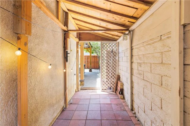 8541 Thunderbird, North Hills, CA 91343