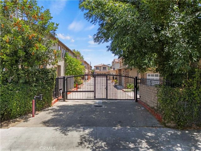 8541 Thunderbird, North Hills, CA 91343