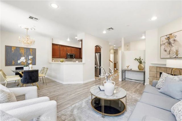 8541 Thunderbird, North Hills, CA 91343