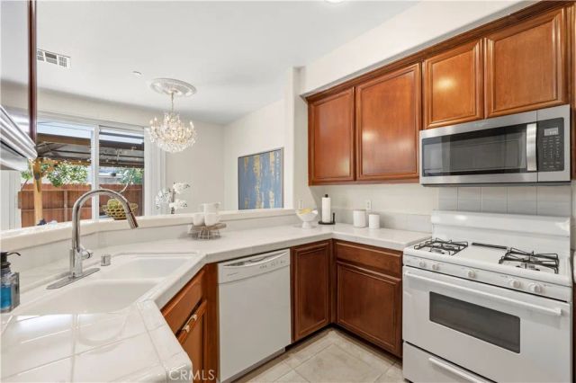 8541 Thunderbird, North Hills, CA 91343