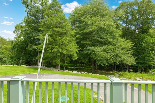 184 Field Stone Lane, Tiverton, RI 02878