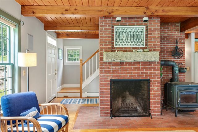 184 Field Stone Lane, Tiverton, RI 02878
