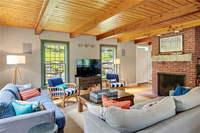 184 Field Stone Lane, Tiverton, RI 02878