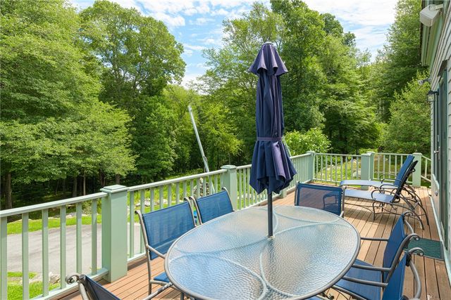 184 Field Stone Lane, Tiverton, RI 02878