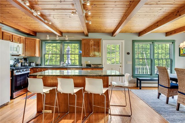 184 Field Stone Lane, Tiverton, RI 02878