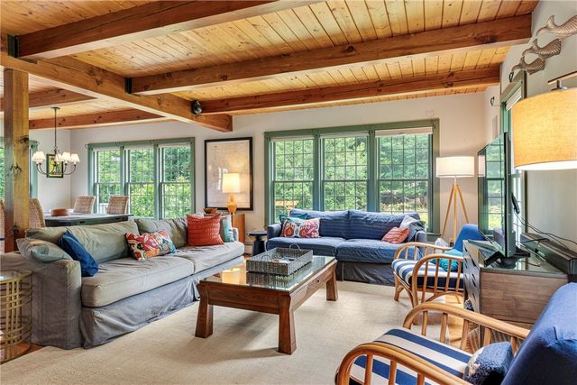 184 Field Stone Lane, Tiverton, RI 02878