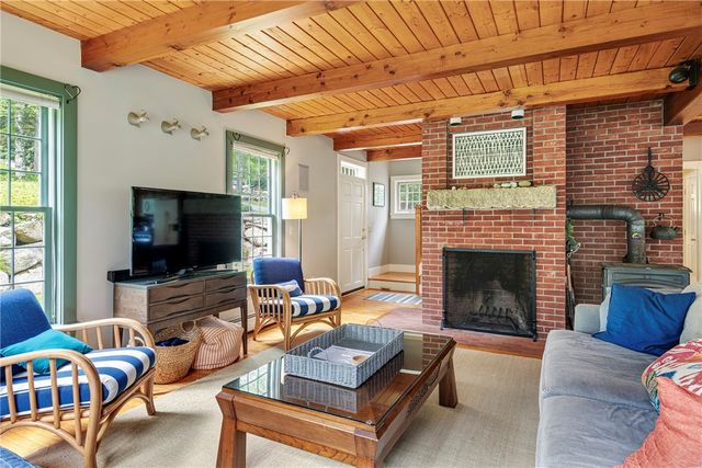 184 Field Stone Lane, Tiverton, RI 02878