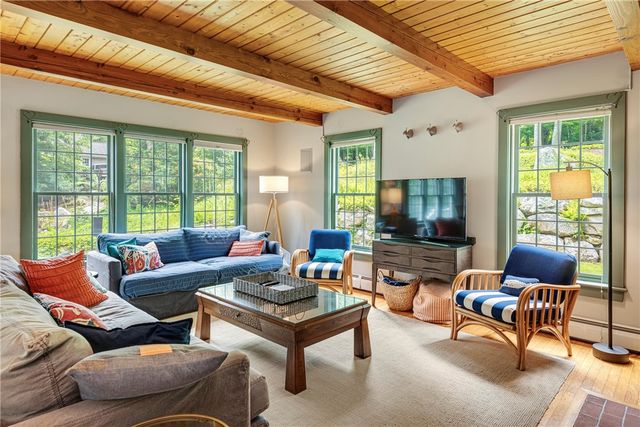 184 Field Stone Lane, Tiverton, RI 02878
