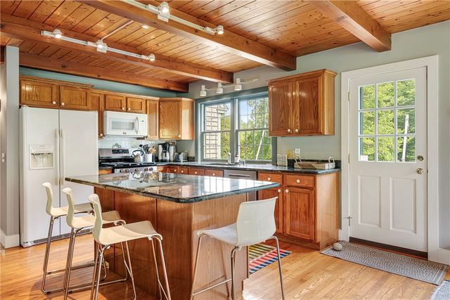 184 Field Stone Lane, Tiverton, RI 02878