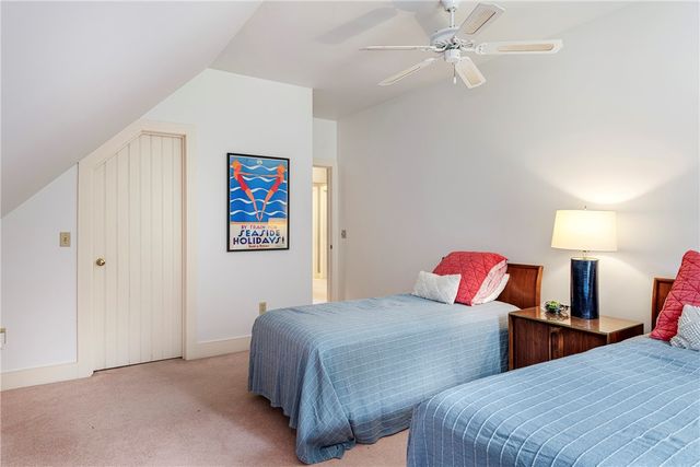 184 Field Stone Lane, Tiverton, RI 02878