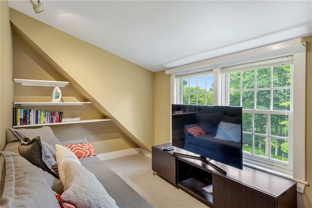 184 Field Stone Lane, Tiverton, RI 02878