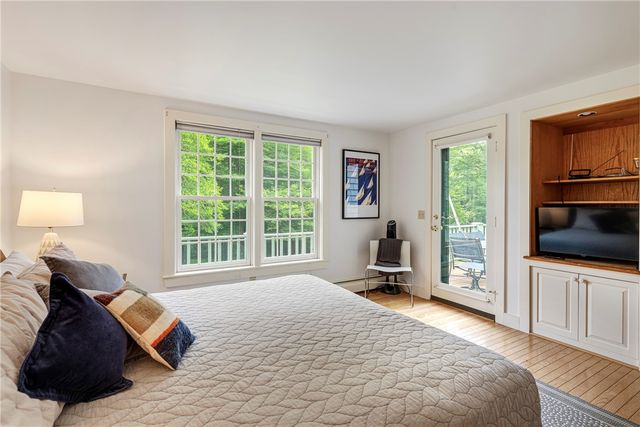 184 Field Stone Lane, Tiverton, RI 02878