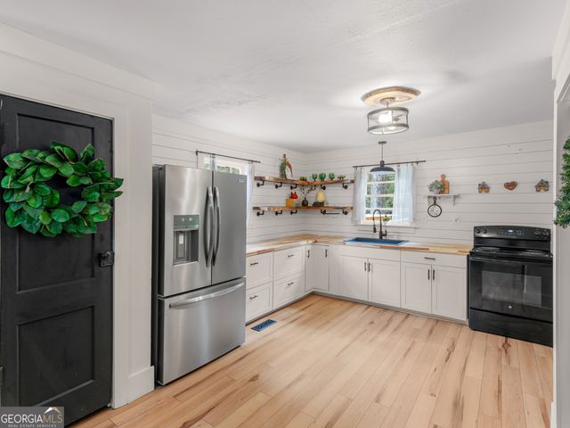 165 Crowder Street, Barnesville, GA 30204