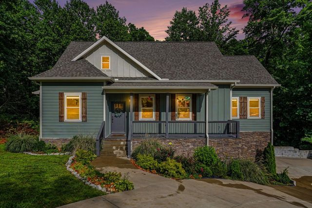 809 Ruby Way, White Bluff, TN 37187