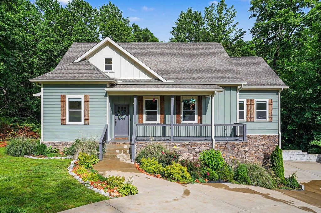 809 Ruby Way, White Bluff, TN 37187