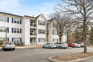 1125 Waterford Drive W, Edison, NJ 08817