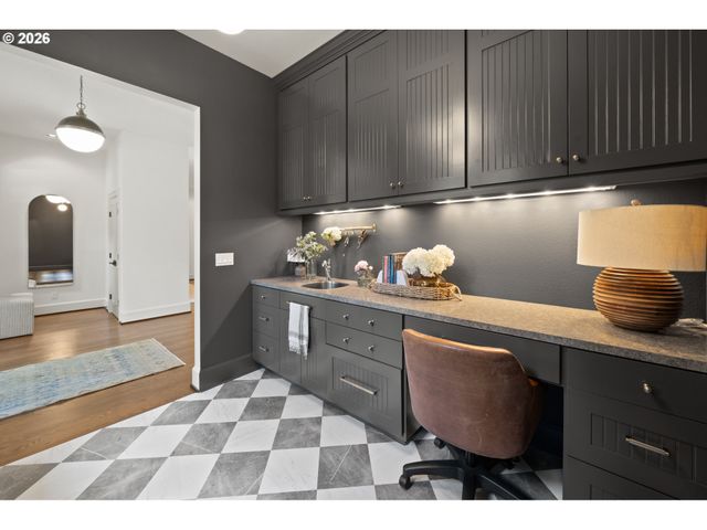 11657 Sw 19TH Ave, Portland, OR 97219