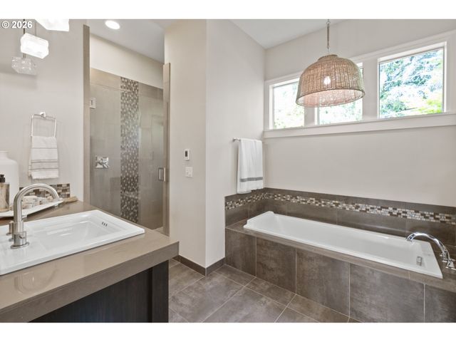 11657 Sw 19TH Ave, Portland, OR 97219