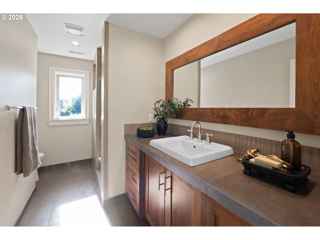 11657 Sw 19TH Ave, Portland, OR 97219