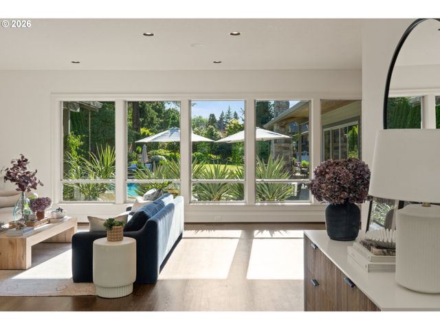 11657 Sw 19TH Ave, Portland, OR 97219