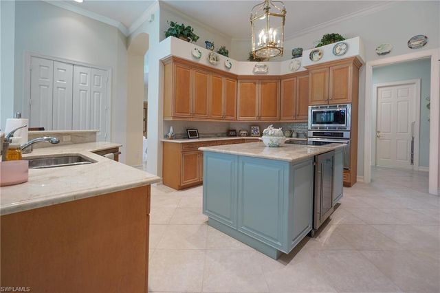 710 Shadow Lake LN, Naples, FL 34108