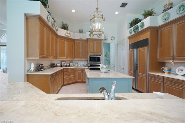 710 Shadow Lake LN, Naples, FL 34108