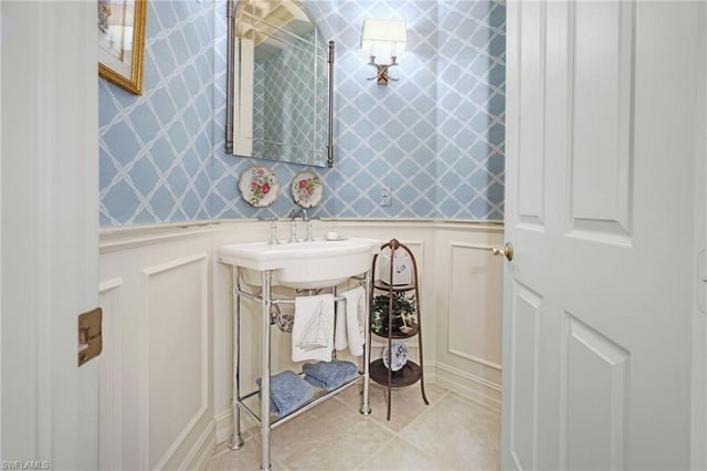 710 Shadow Lake LN, Naples, FL 34108