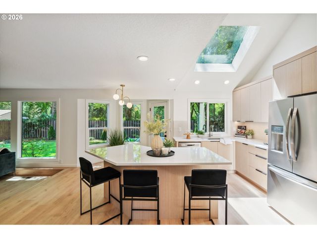 16428 Ne SAN RAFAEL Dr, Portland, OR 97230