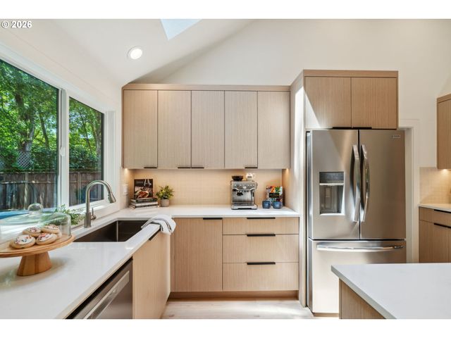 16428 Ne SAN RAFAEL Dr, Portland, OR 97230