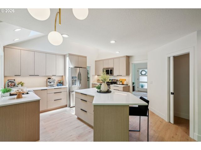 16428 Ne SAN RAFAEL Dr, Portland, OR 97230