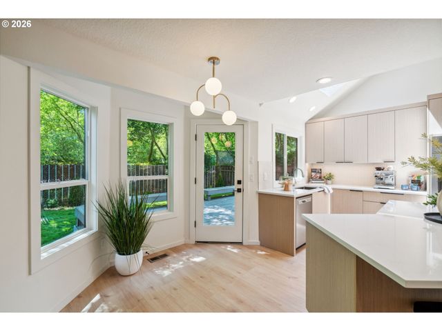 16428 Ne SAN RAFAEL Dr, Portland, OR 97230