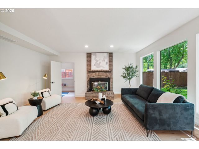 16428 Ne SAN RAFAEL Dr, Portland, OR 97230