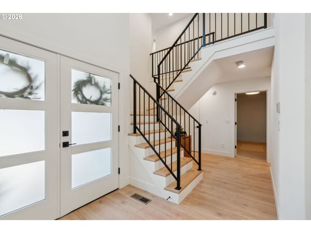 16428 Ne SAN RAFAEL Dr, Portland, OR 97230