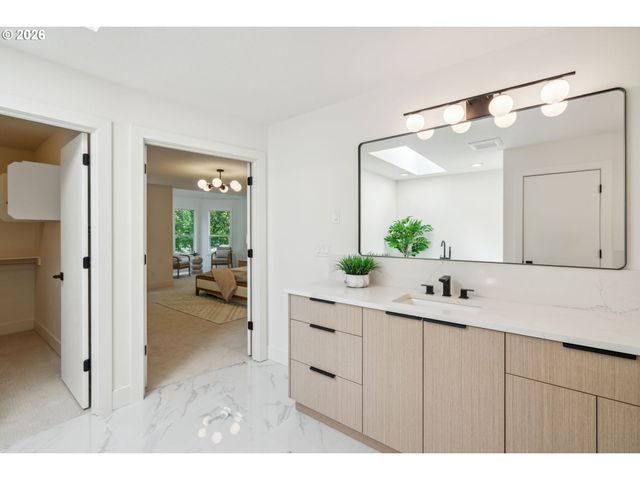 16428 Ne SAN RAFAEL Dr, Portland, OR 97230
