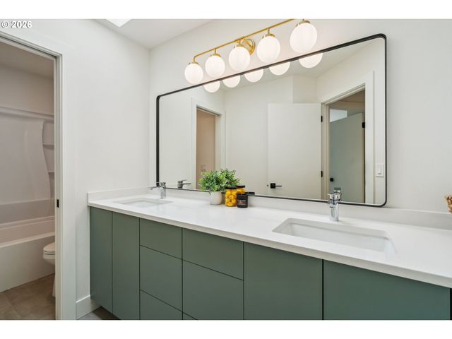 16428 Ne SAN RAFAEL Dr, Portland, OR 97230