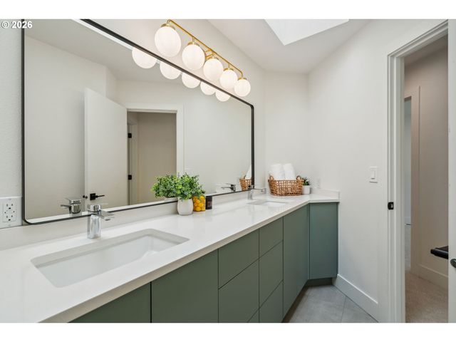 16428 Ne SAN RAFAEL Dr, Portland, OR 97230