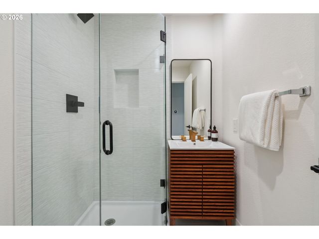 16428 Ne SAN RAFAEL Dr, Portland, OR 97230