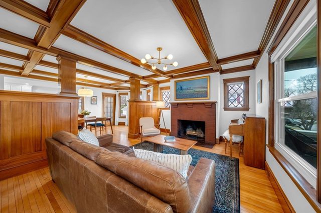 41 Commonwealth Ave, Haverhill, MA 01830