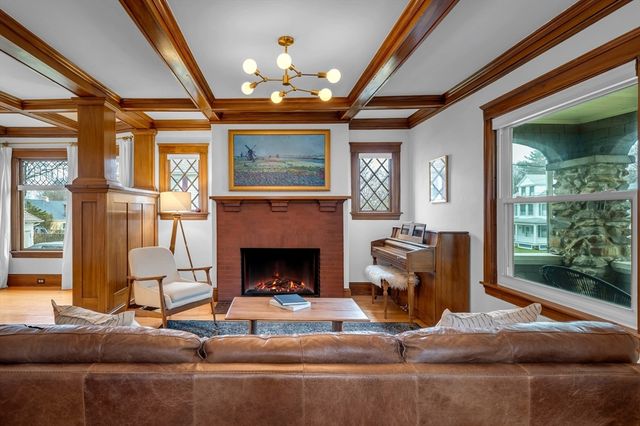 41 Commonwealth Ave, Haverhill, MA 01830