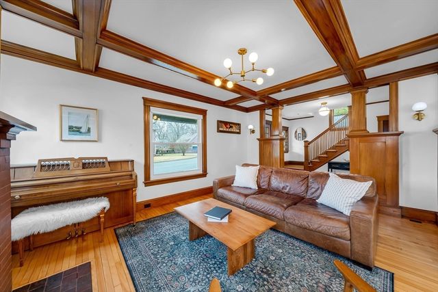 41 Commonwealth Ave, Haverhill, MA 01830